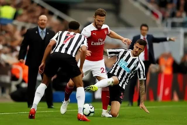 为国足助威！赵继伟现场观看国足vs泰国比赛